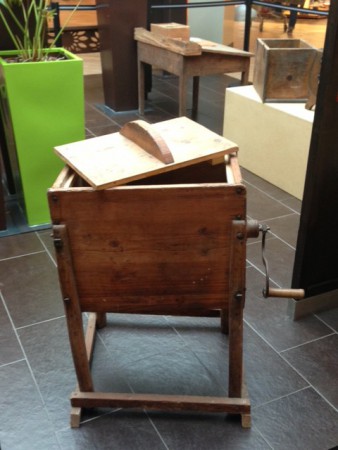 Les Amis du Vieux Seynod exposition objets matériel production du lait fromage beurre fruitière